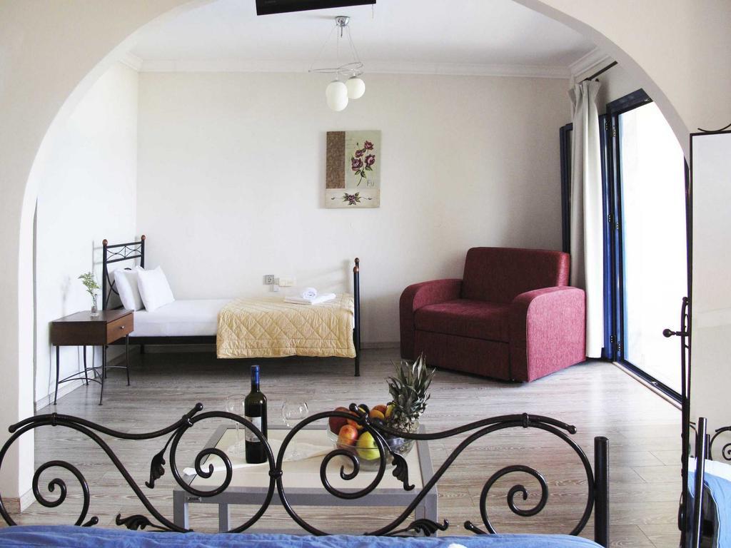 Hotel Azur كريوبيجي المظهر الخارجي الصورة