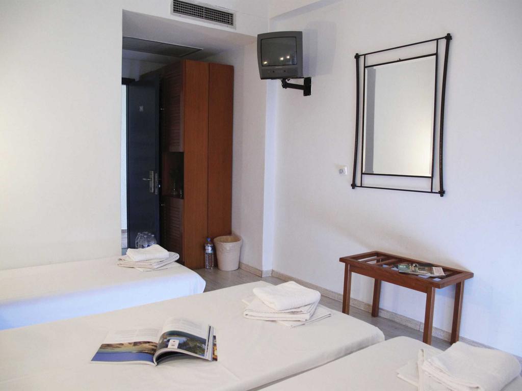Hotel Azur كريوبيجي الغرفة الصورة