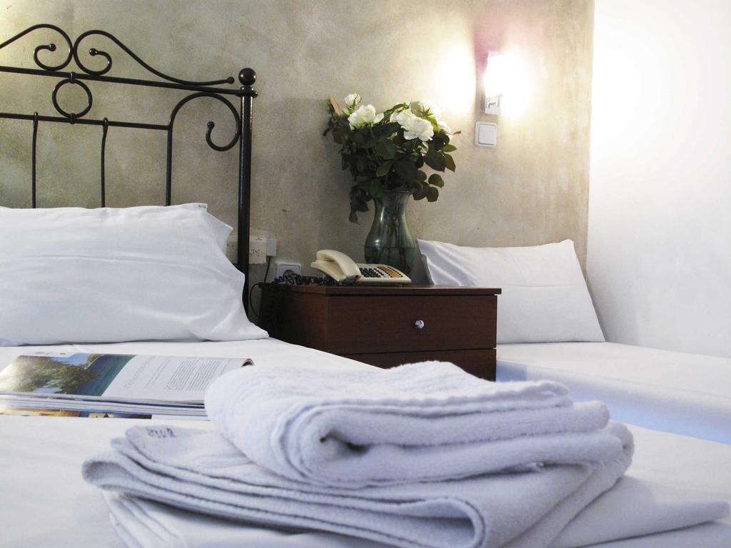 Hotel Azur كريوبيجي الغرفة الصورة