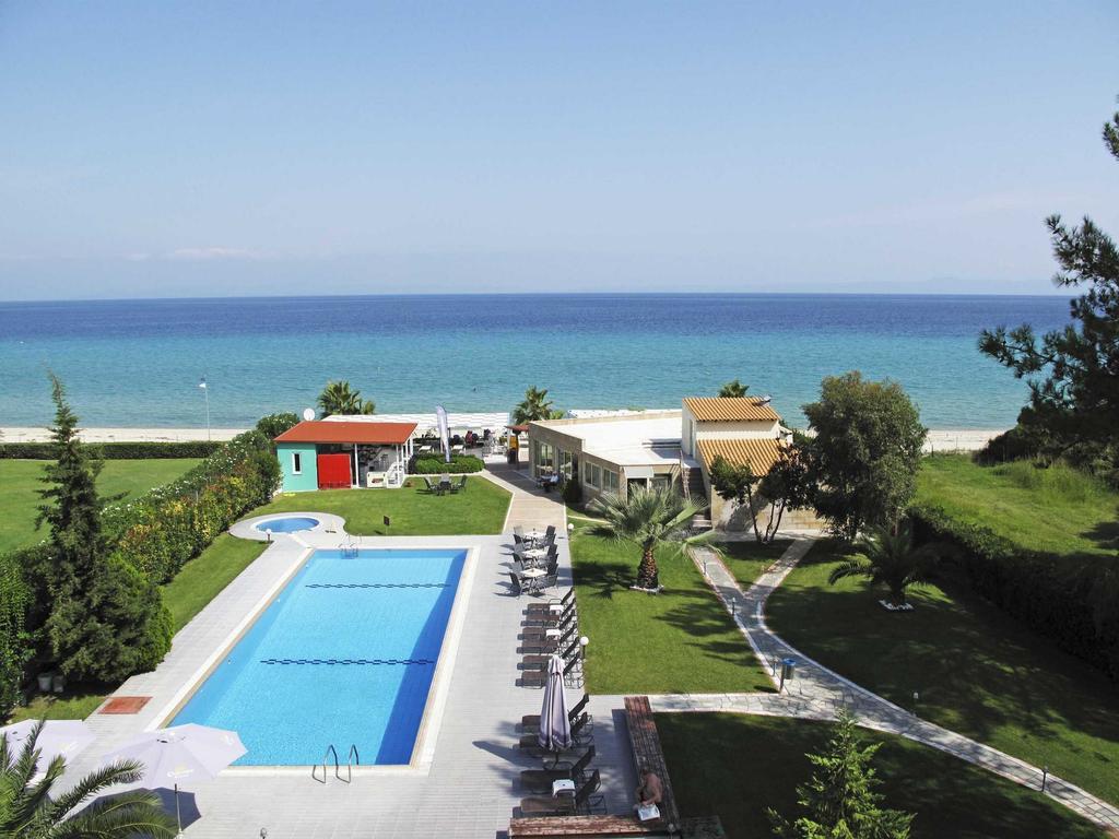 Hotel Azur كريوبيجي المظهر الخارجي الصورة