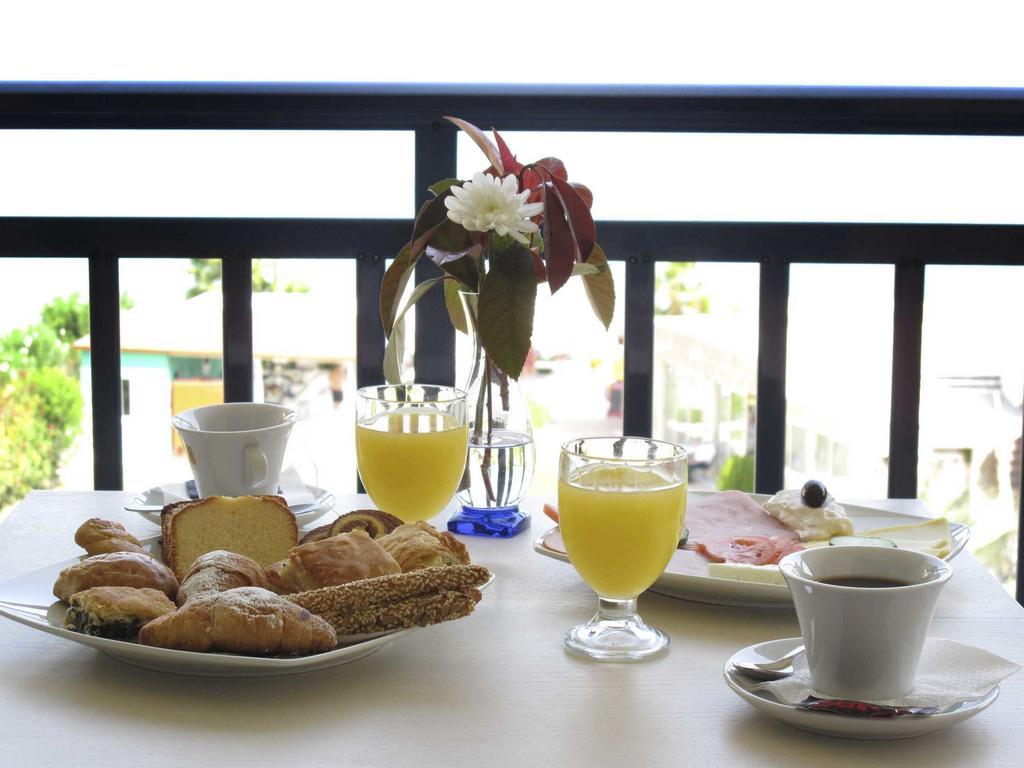 Hotel Azur كريوبيجي الغرفة الصورة