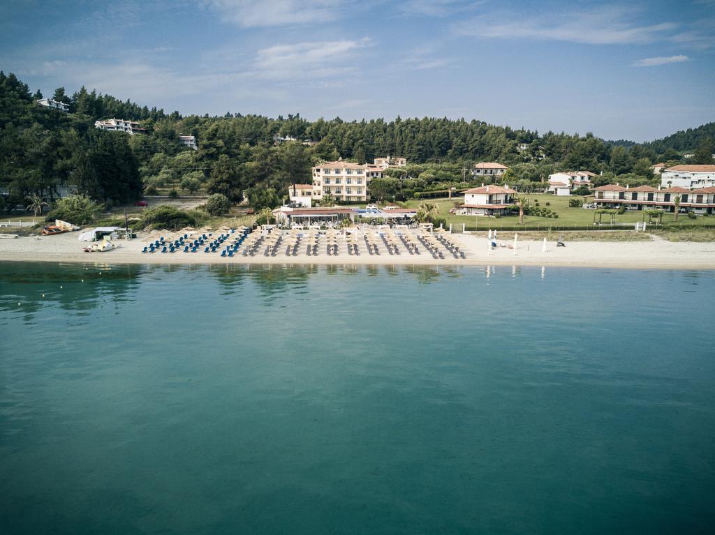 Hotel Azur كريوبيجي المظهر الخارجي الصورة