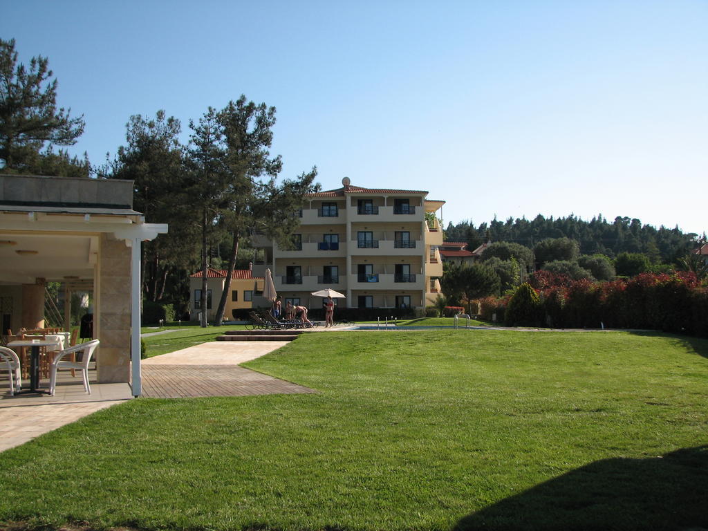 Hotel Azur كريوبيجي المظهر الخارجي الصورة