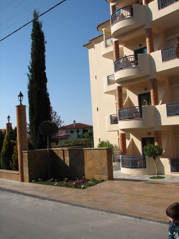Hotel Azur كريوبيجي المظهر الخارجي الصورة