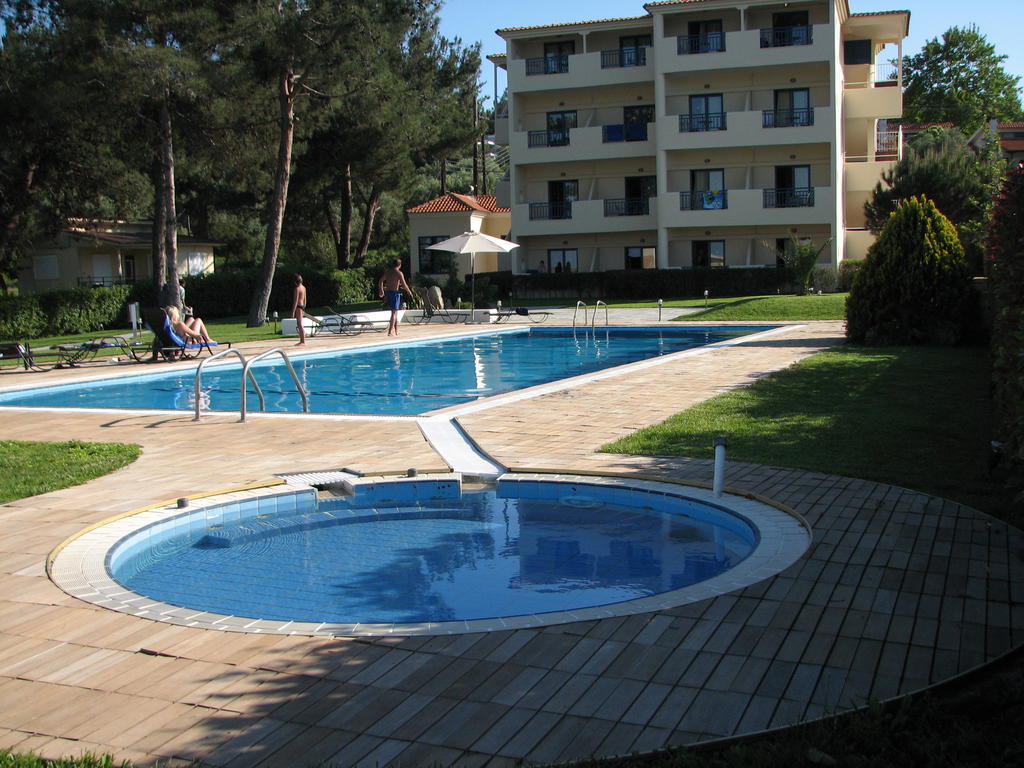 Hotel Azur كريوبيجي المظهر الخارجي الصورة