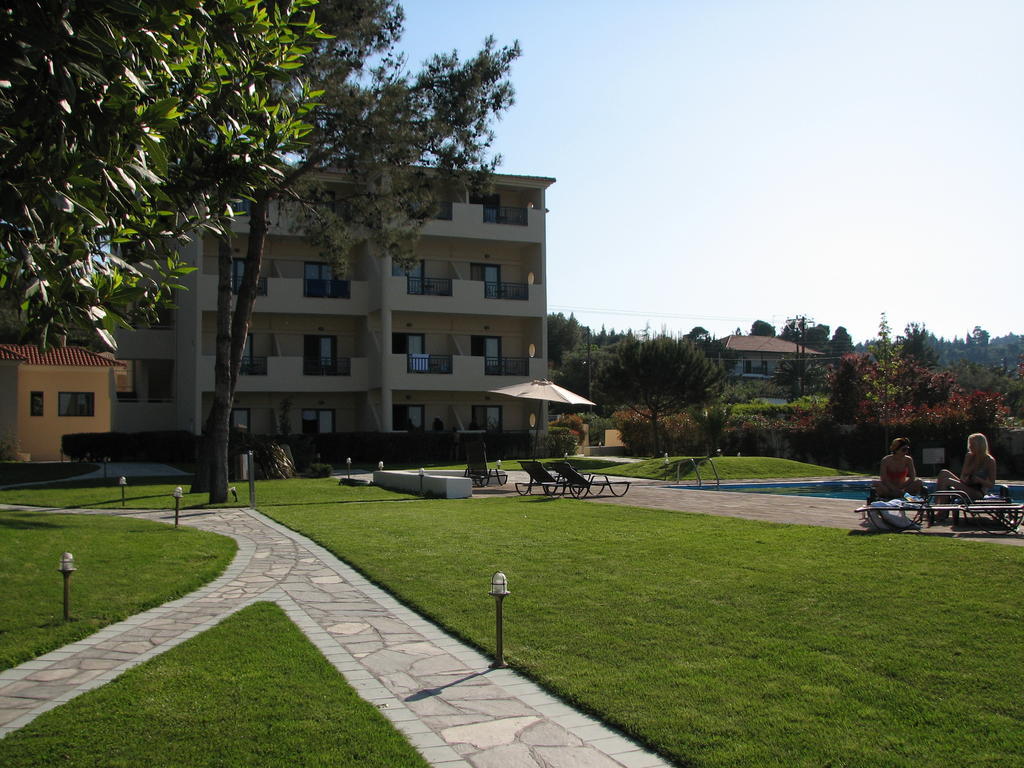 Hotel Azur كريوبيجي المظهر الخارجي الصورة