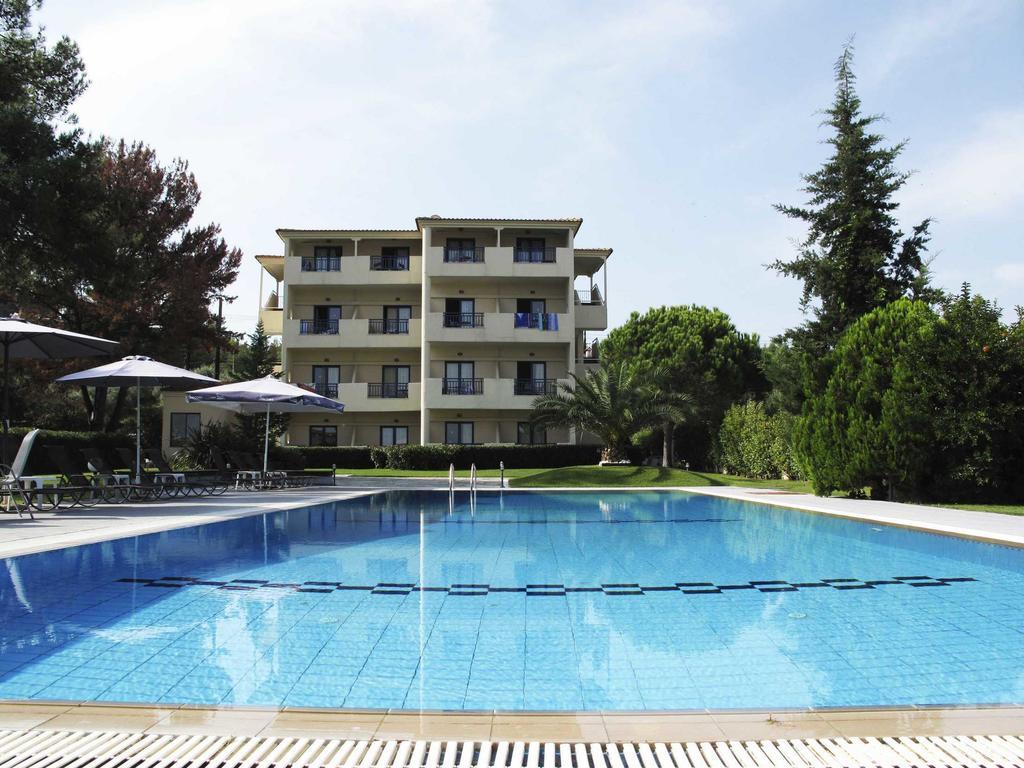 Hotel Azur كريوبيجي المظهر الخارجي الصورة