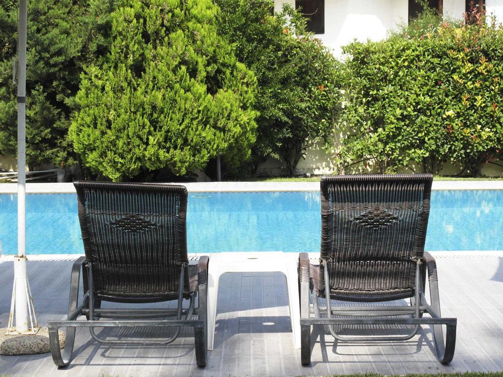 Hotel Azur كريوبيجي المظهر الخارجي الصورة