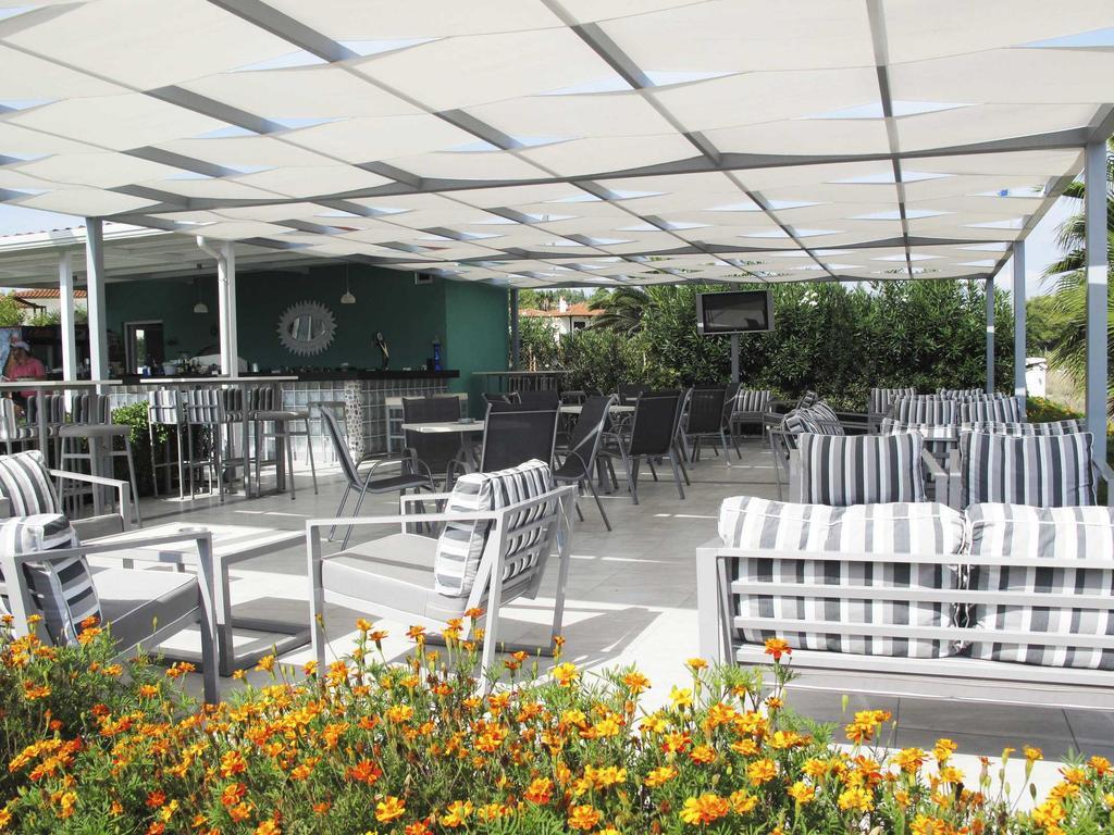 Hotel Azur كريوبيجي المظهر الخارجي الصورة
