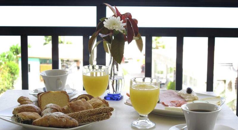 Hotel Azur كريوبيجي المظهر الخارجي الصورة