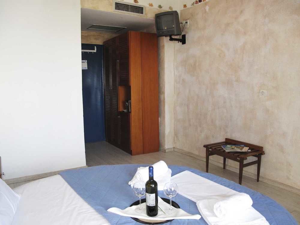 Hotel Azur كريوبيجي المظهر الخارجي الصورة