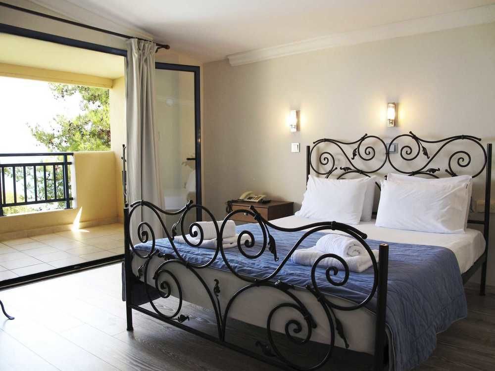Hotel Azur كريوبيجي المظهر الخارجي الصورة